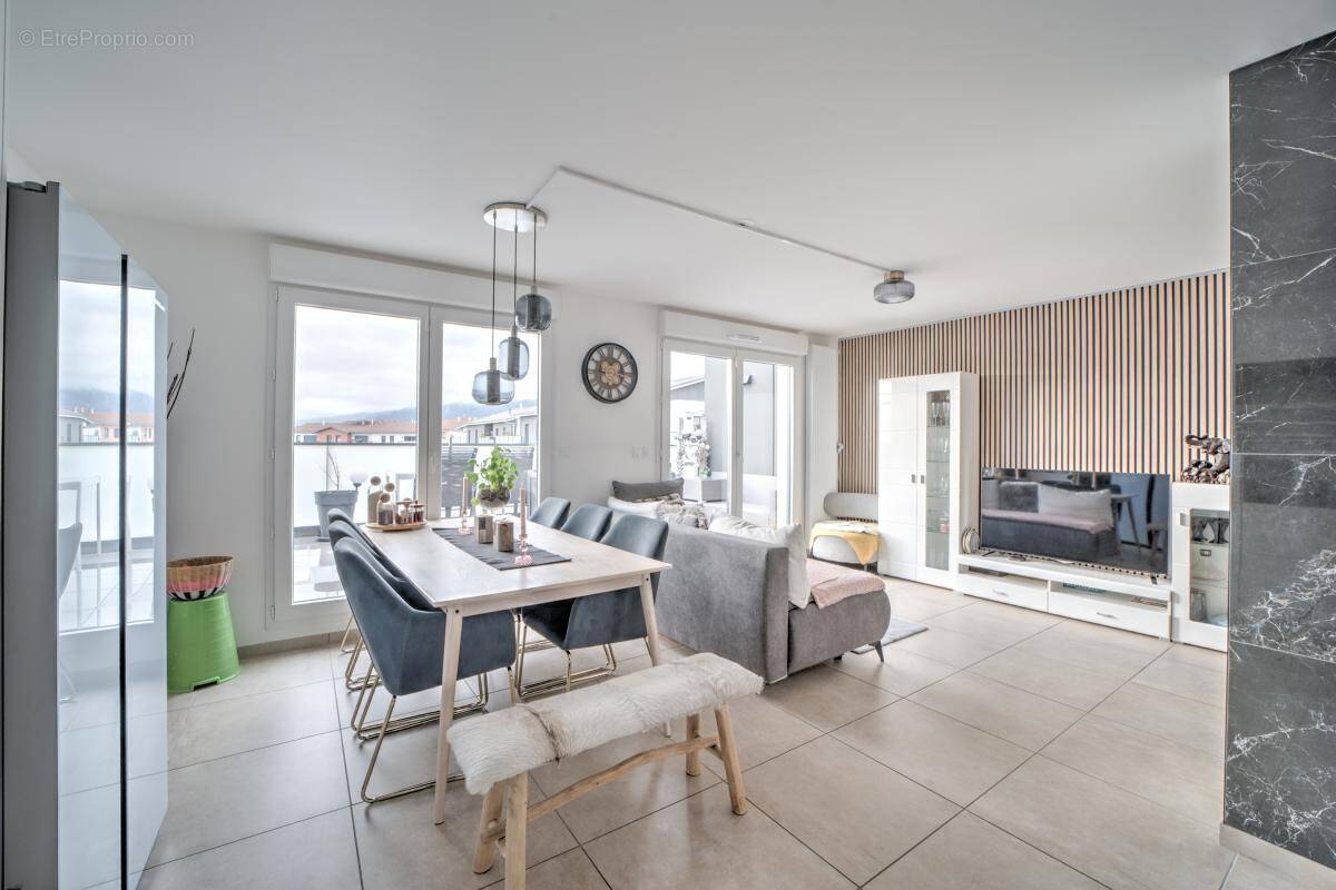 Appartement à CESSY