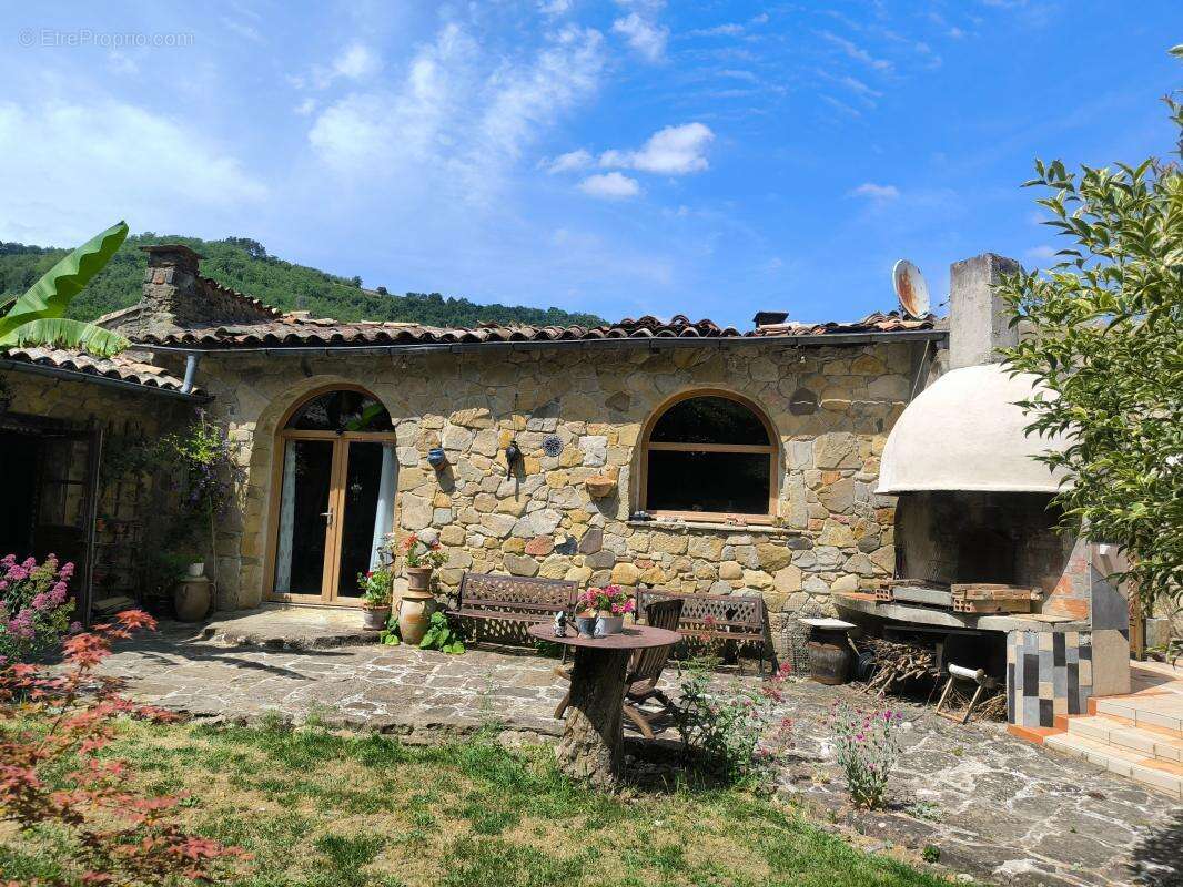 Maison en pierre  de 126 m2 terrain 5781 m2 + dependances+ gite - photo 21