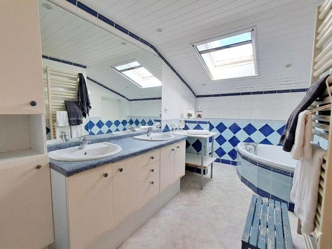 Maison 189 m² à Cezais  - photo 8