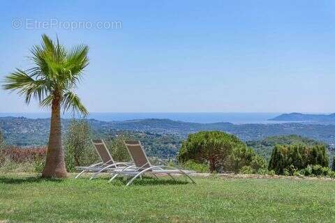 Maison 665 m² à Grasse  - photo 3
