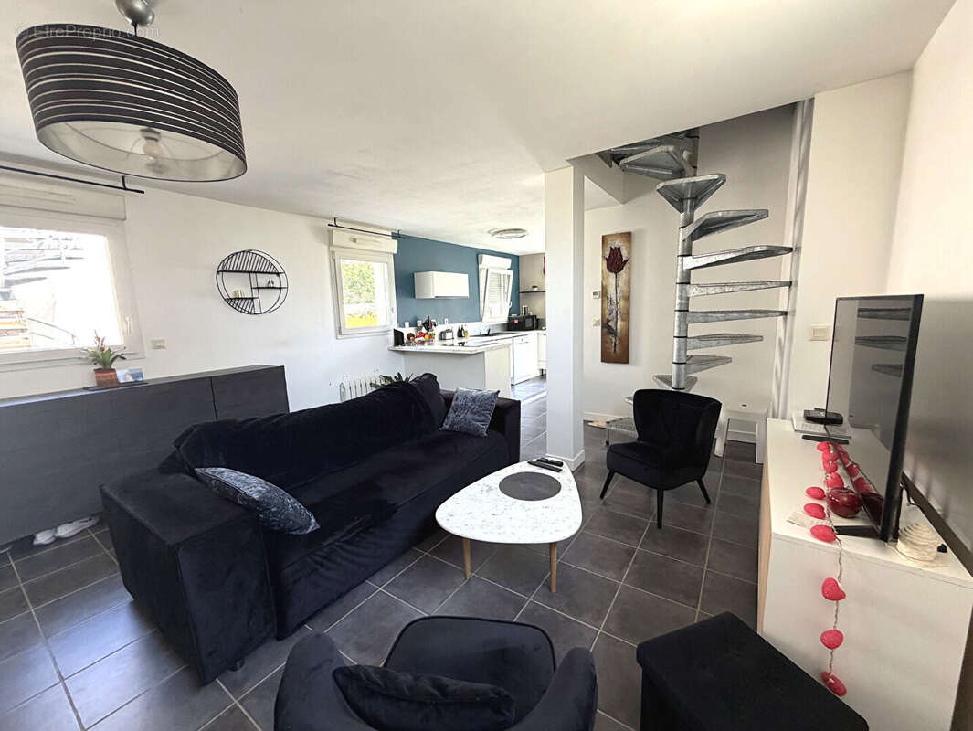 T3  duplex avec terrasse et parking privatif - photo 4