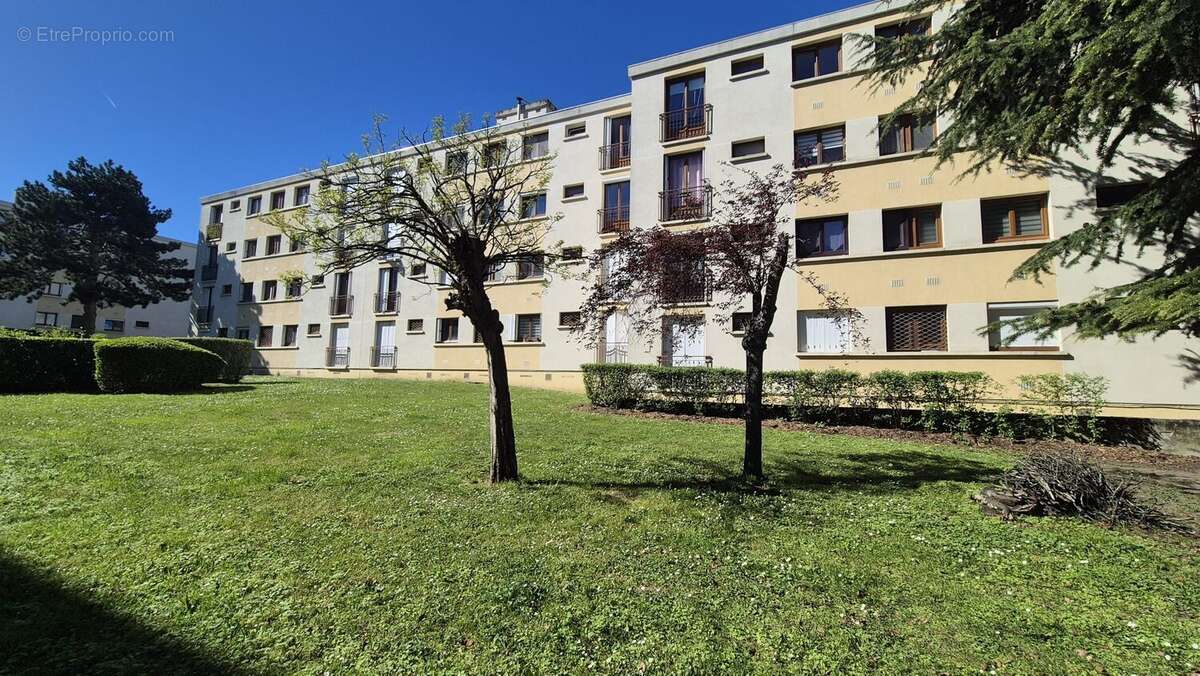 Appartement 67 m² à Noisy-Le-Grand  - photo 2