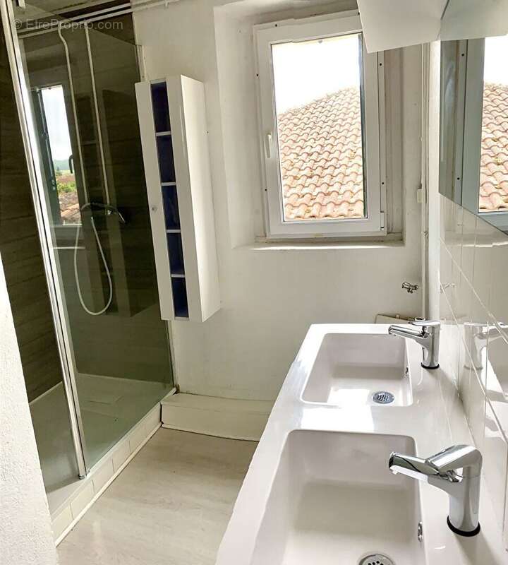Appartement à PRAT-BONREPAUX