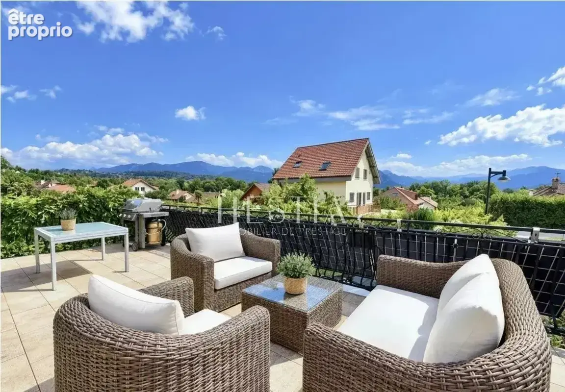 Photo Maison à Pringy au prix de 899 000€
