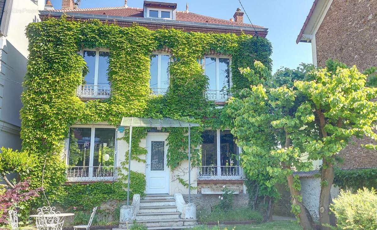 Maison à COMBS-LA-VILLE