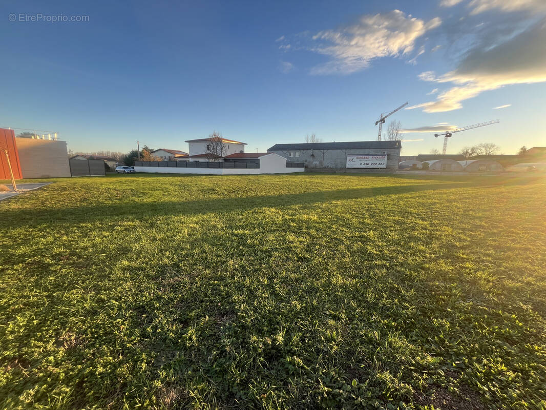 Terrain à PONT-DU-CHATEAU