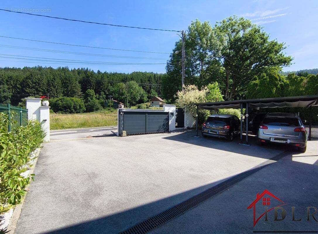 Maison à GRANGES-SUR-VOLOGNE