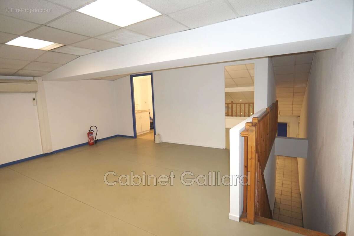 Commerce 122 m² à Callian  - photo 3