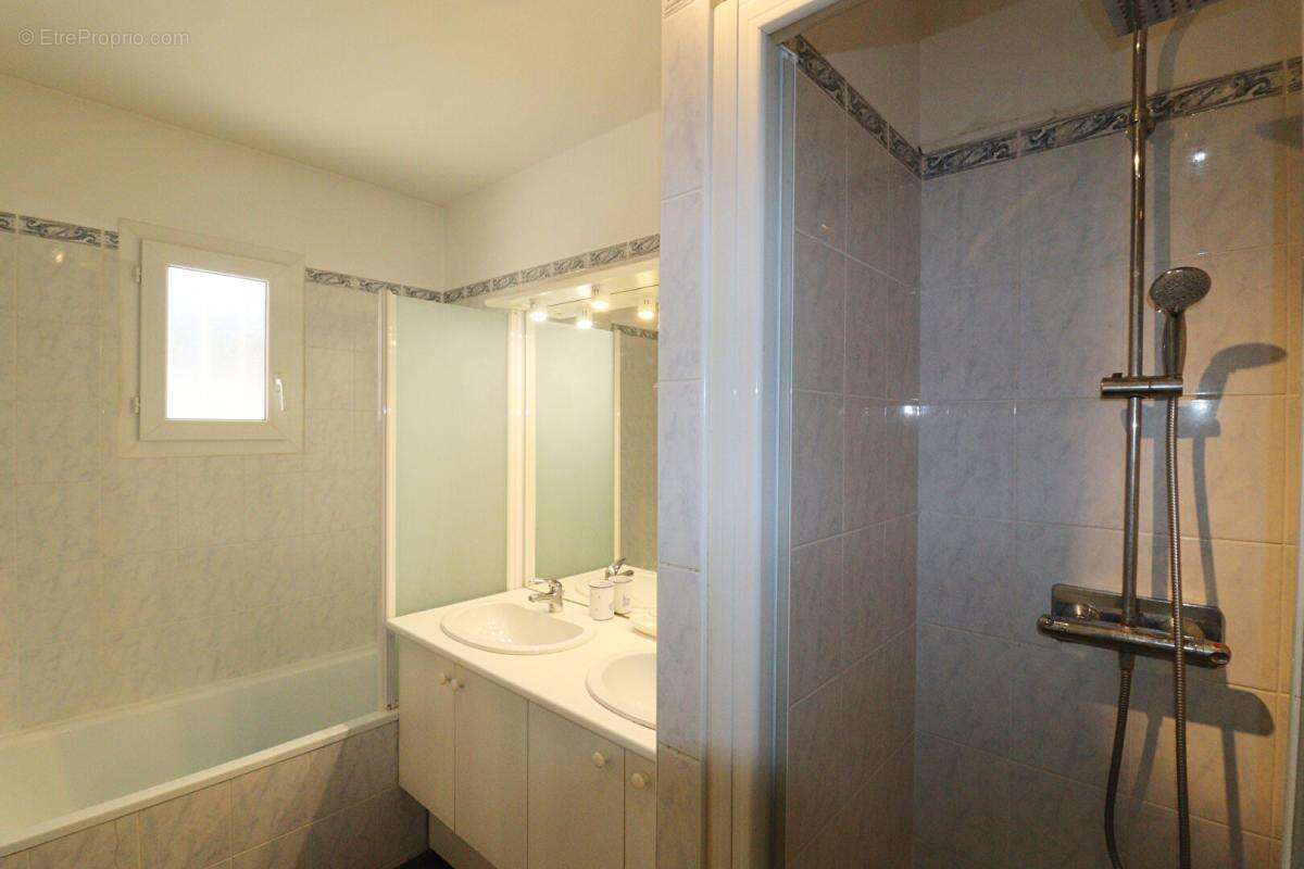 Appartement à VILLENEUVE-LES-AVIGNON