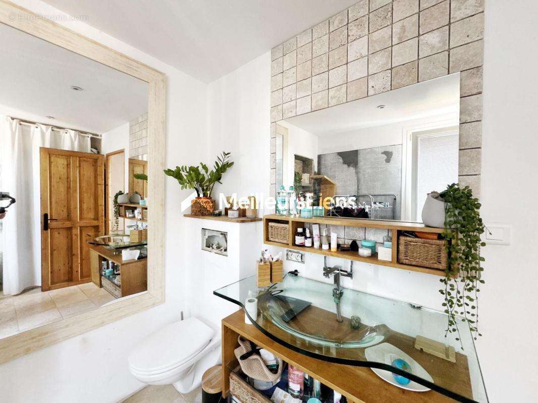 Maison à VIC-LA-GARDIOLE