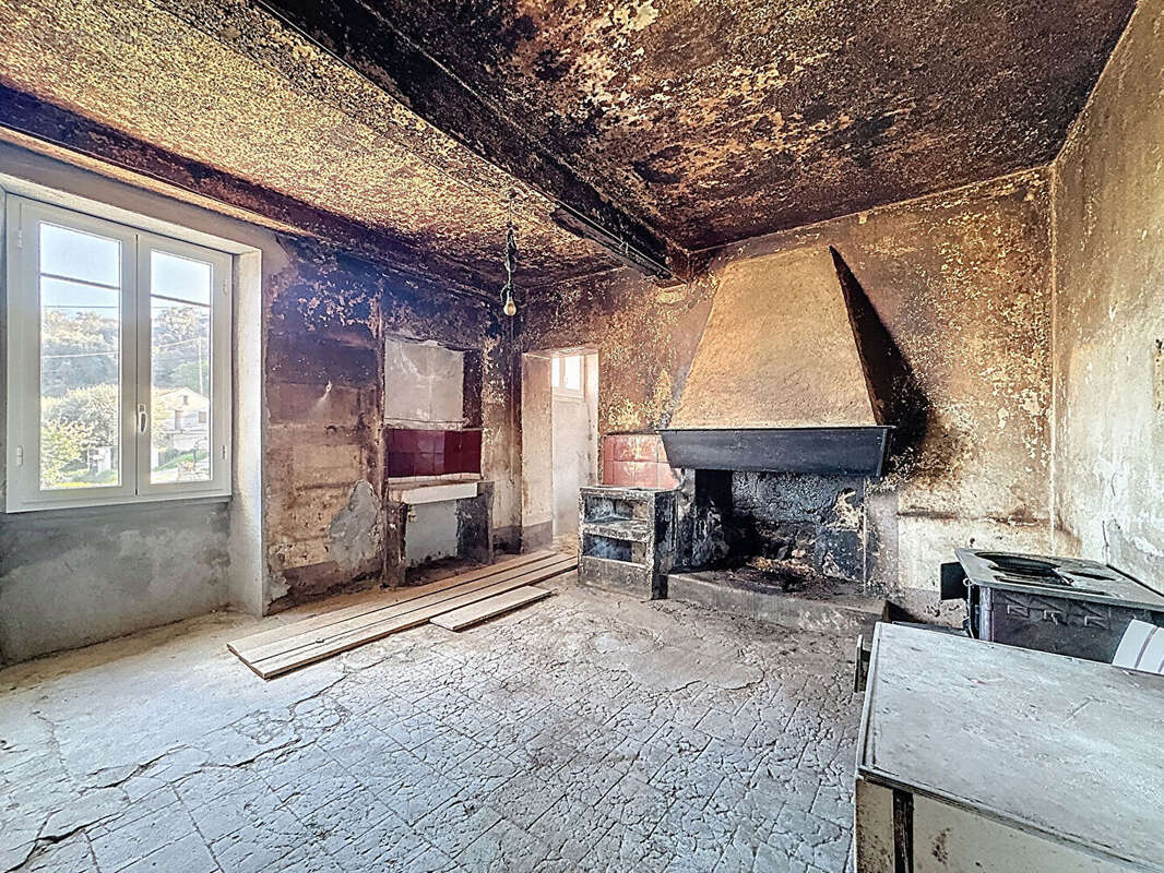 Maison à CHATEAUNEUF-VILLEVIEILLE