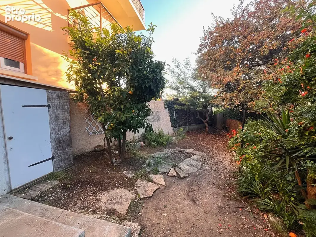 Six-fours les lones T2 36.55m2 + loggia fermée 11m2 et jardin - photo 6