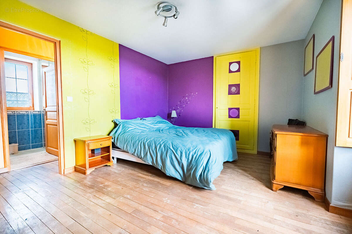 Maison à SAINT-LAMBERT-DU-LATTAY