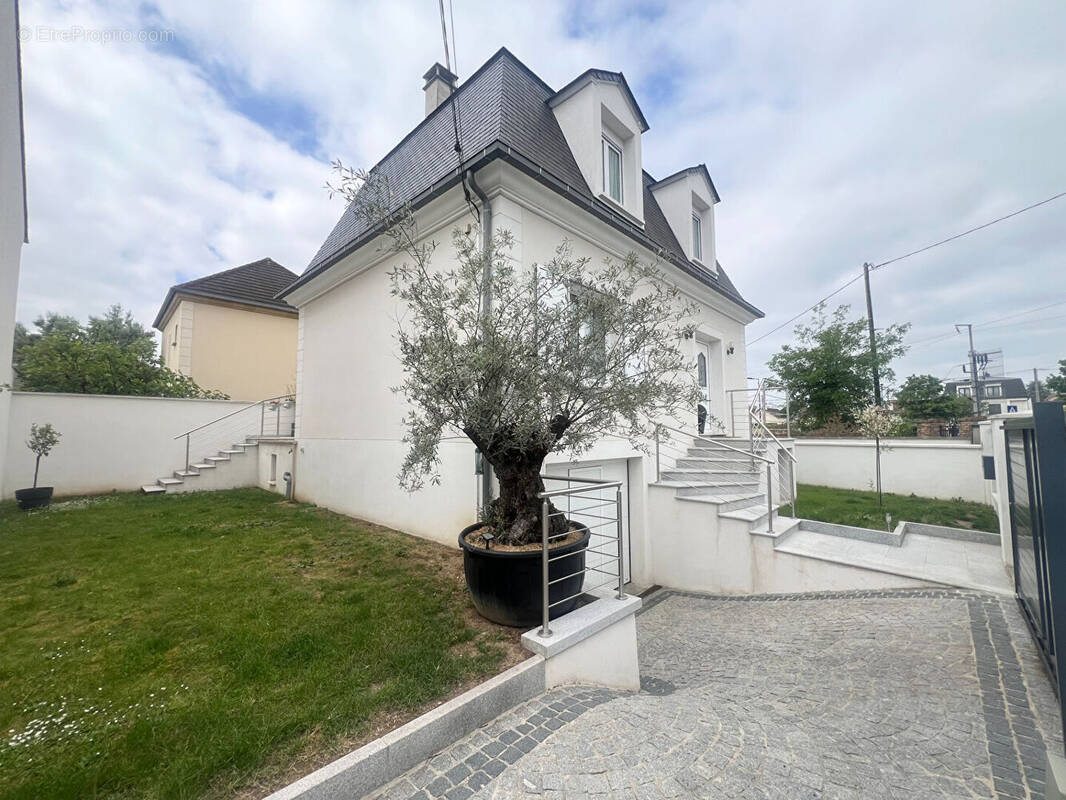 Maison à SARTROUVILLE