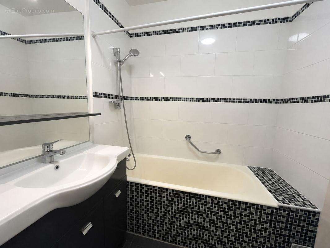 Appartement T3 traversant, climatisé avec terrasse et vue Bassin de Thau - photo 7
