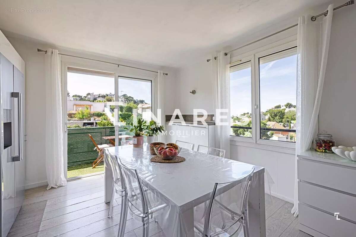 AU DESSUS DES TOITS - Appartement T4 de 77m2 - Extérieur + Dernier étage + Vue mer - 13007 BOMPARD - photo 6
