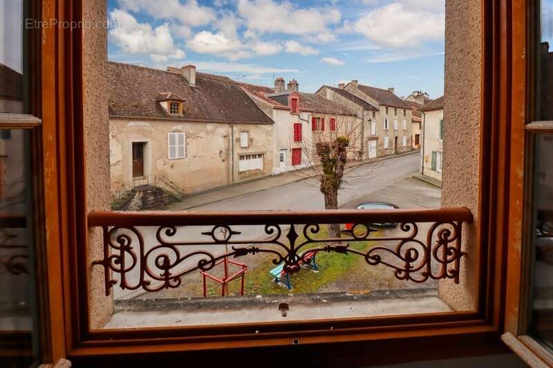 Maison à MAGNAC-LAVAL