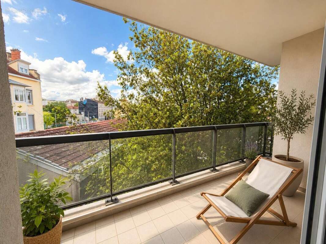   - Appartement à LYON-3E