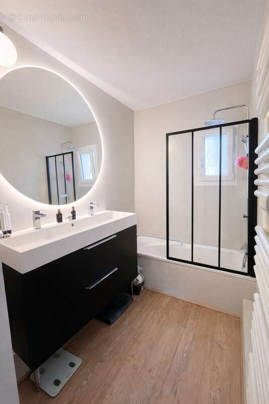 Appartement 107 m² à Valence  - photo 2