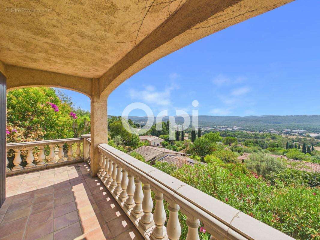 Villa individuelle a rafraichir - habitation + dependance + garage + annexes - vue imprenable - piscine a renover - terrain clos - photo 6