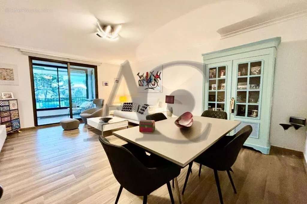 Appartement à VILLENEUVE-LOUBET