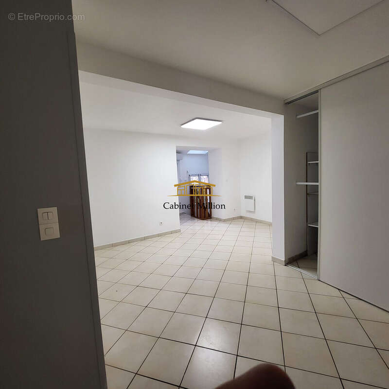 Appartement à COURNONTERRAL