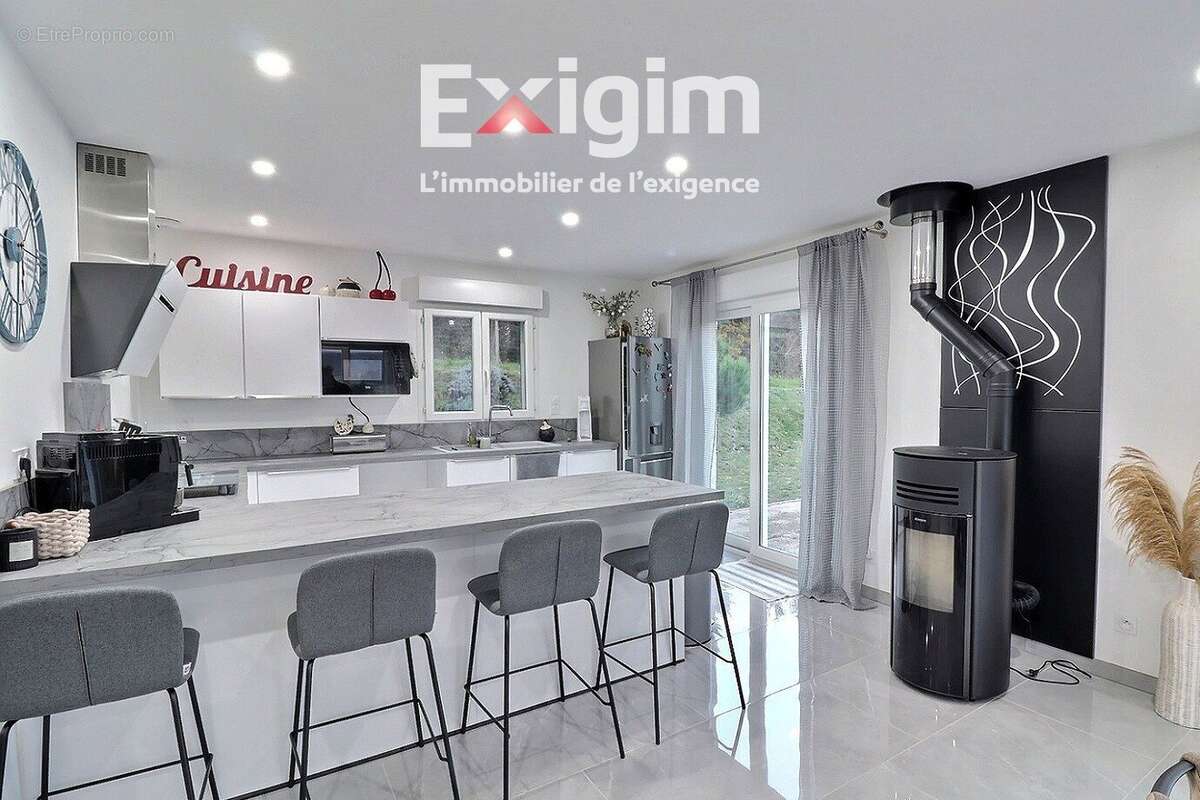 Maison à LE CRESTET