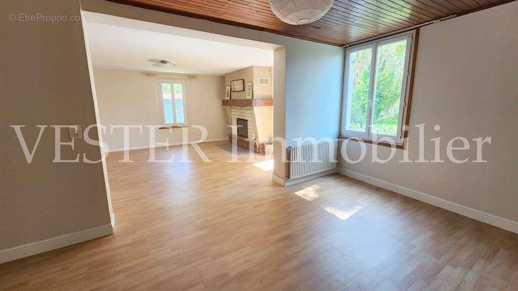 Maison ancienne rénovée de 130m2 + 130m2 aménageables, dans un écrin de verdure - photo 5