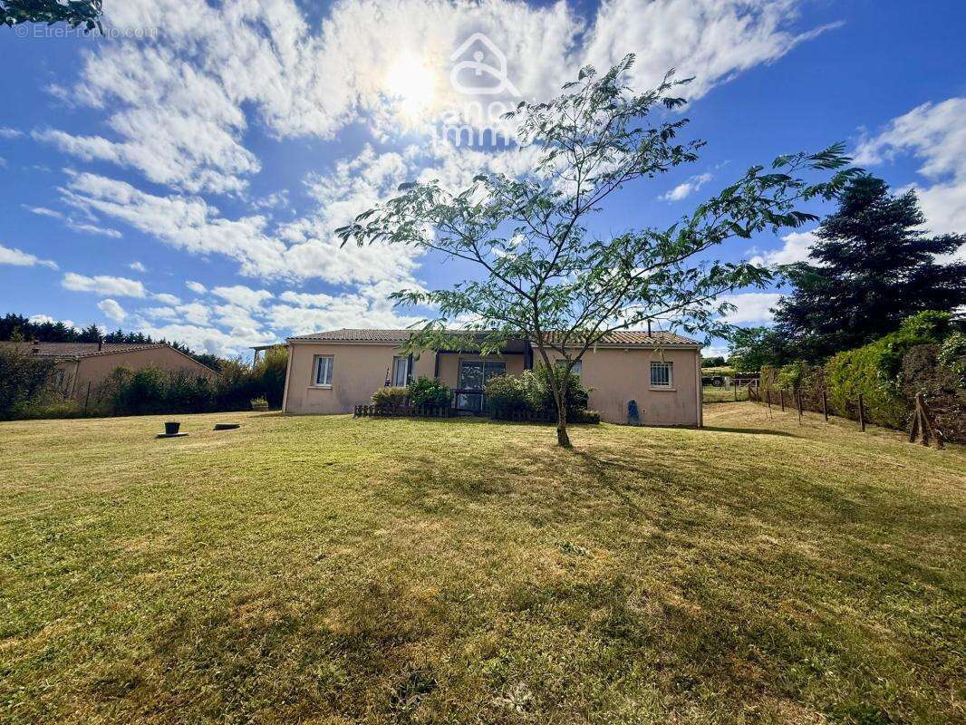 FOUQUEBRUNE - Pavillon de plain pied avec garage et grand te - photo 15