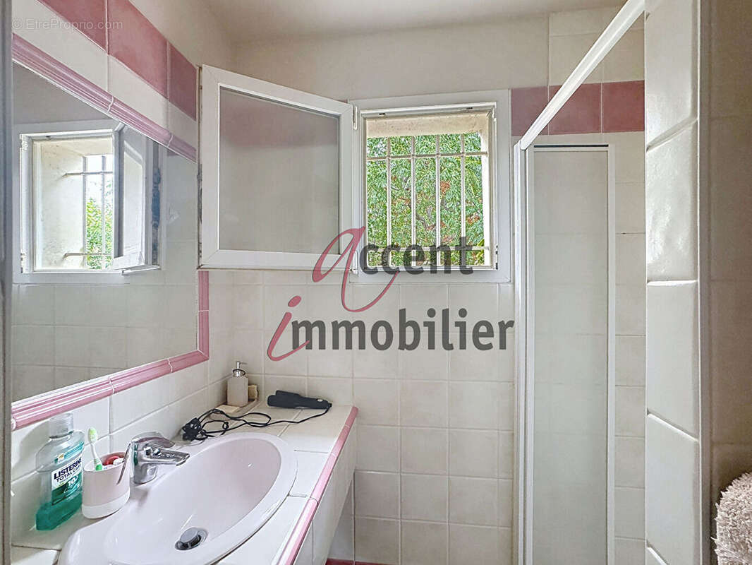 Cabannes, maison principale 180m² avec piscine sécurisée et son local d'activité - photo 7