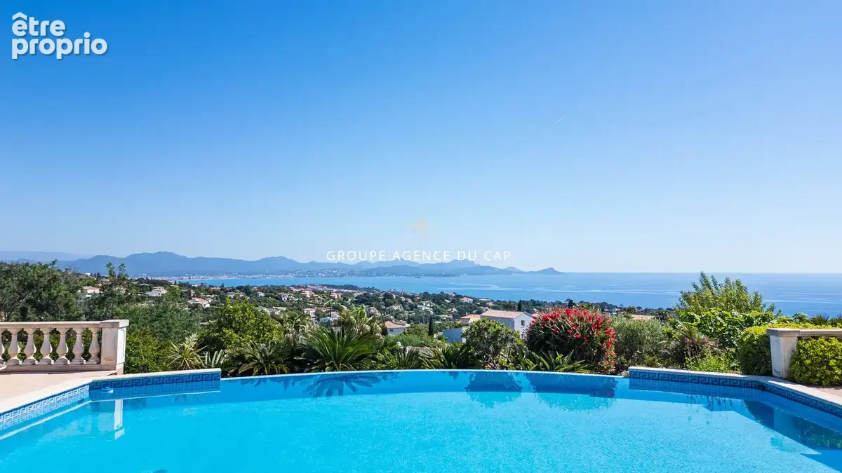 A vendre villa vue mer panoramique de 220m2 aux issambres  avec garage et piscine - photo 4