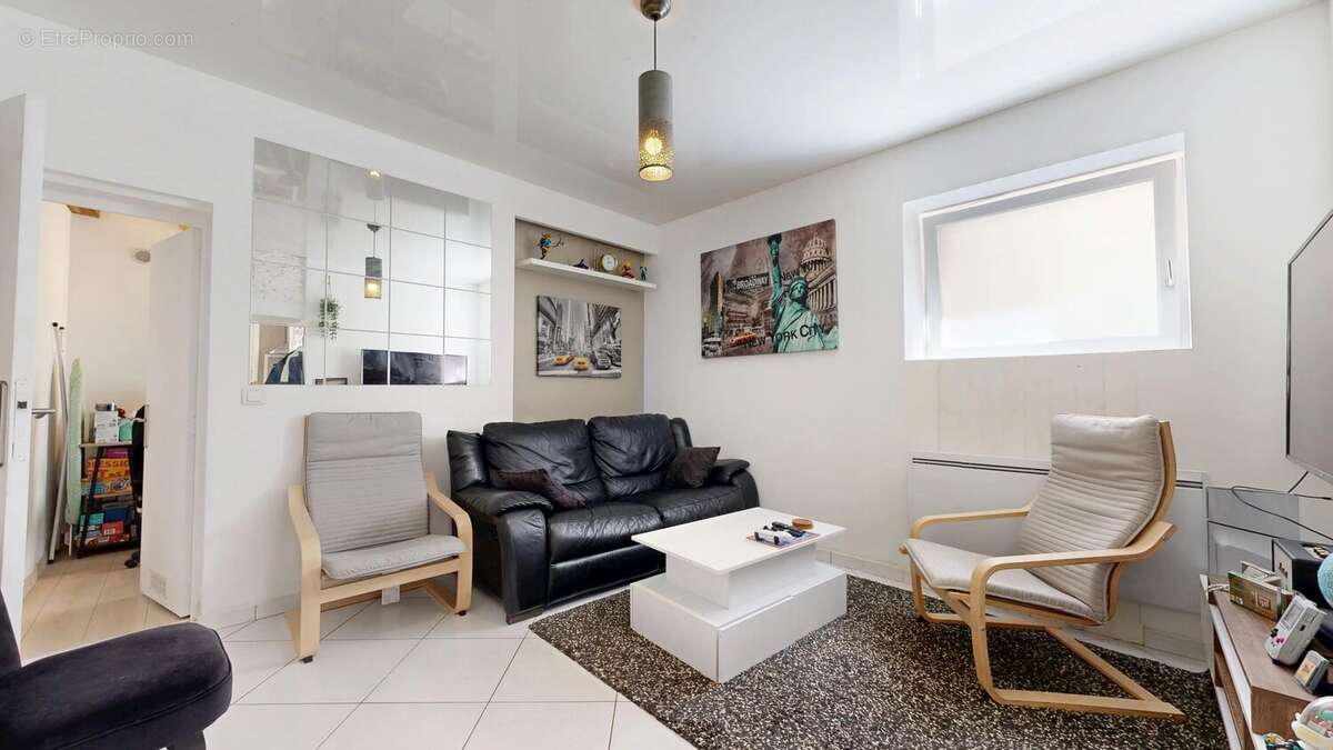 Appartement à VAUJOURS