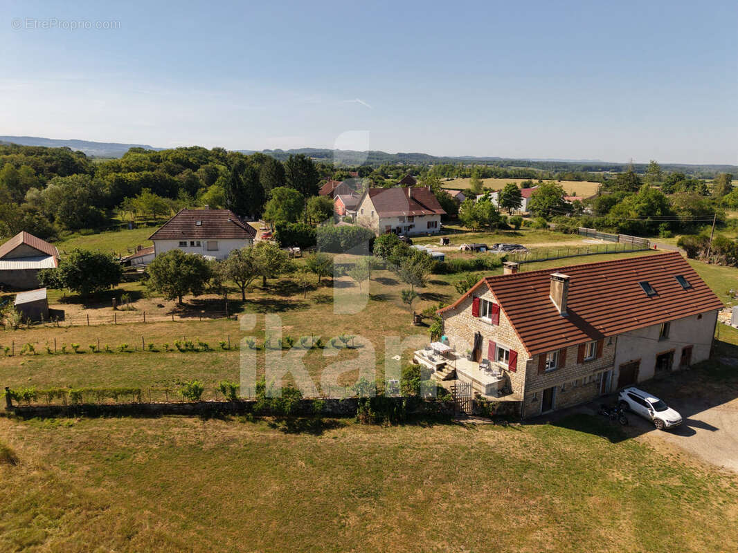 Maison en pierre 127 m2, annexes aménageables 250 m2 , garages, atelier sur terrain clos et arboré de 4 000m2 - photo 15