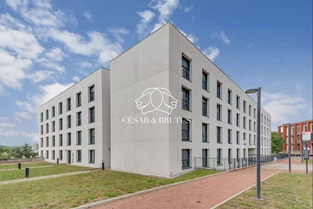 Appartement à PIERRE-BENITE