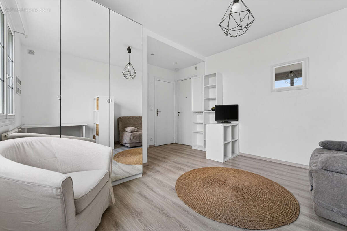 Appartement à PARIS-14E