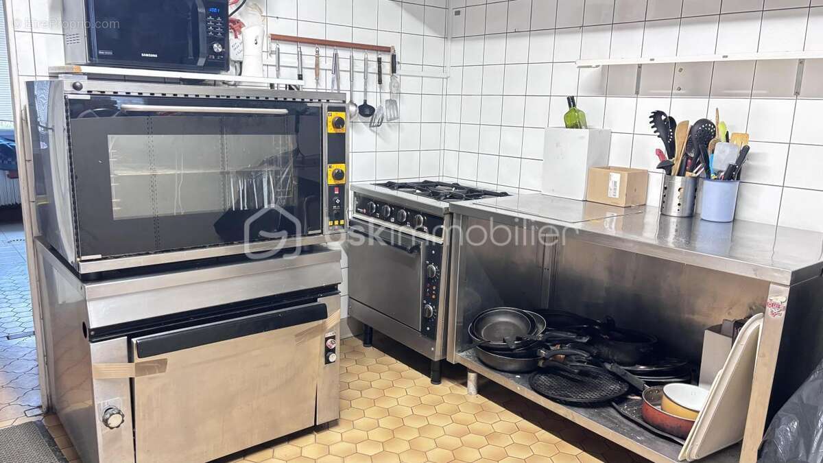 Commerce à SAINT-GEORGES-DE-NOISNE