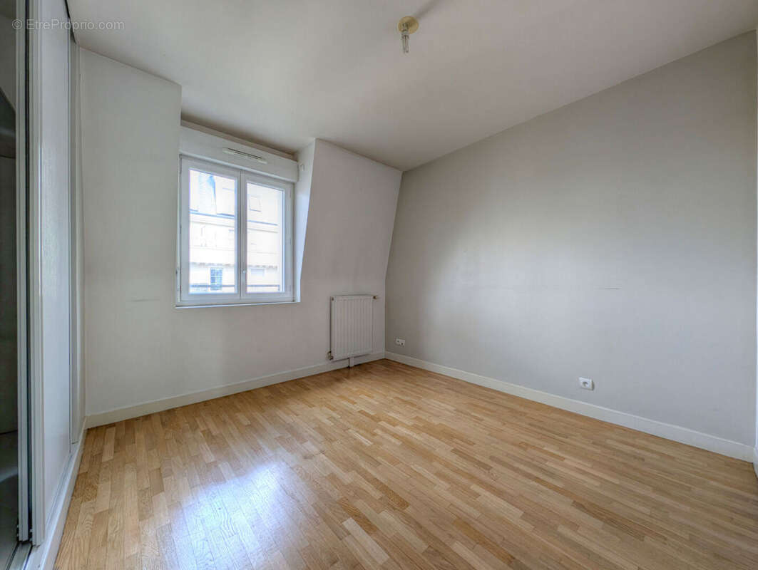 Appartement à LA GARENNE-COLOMBES