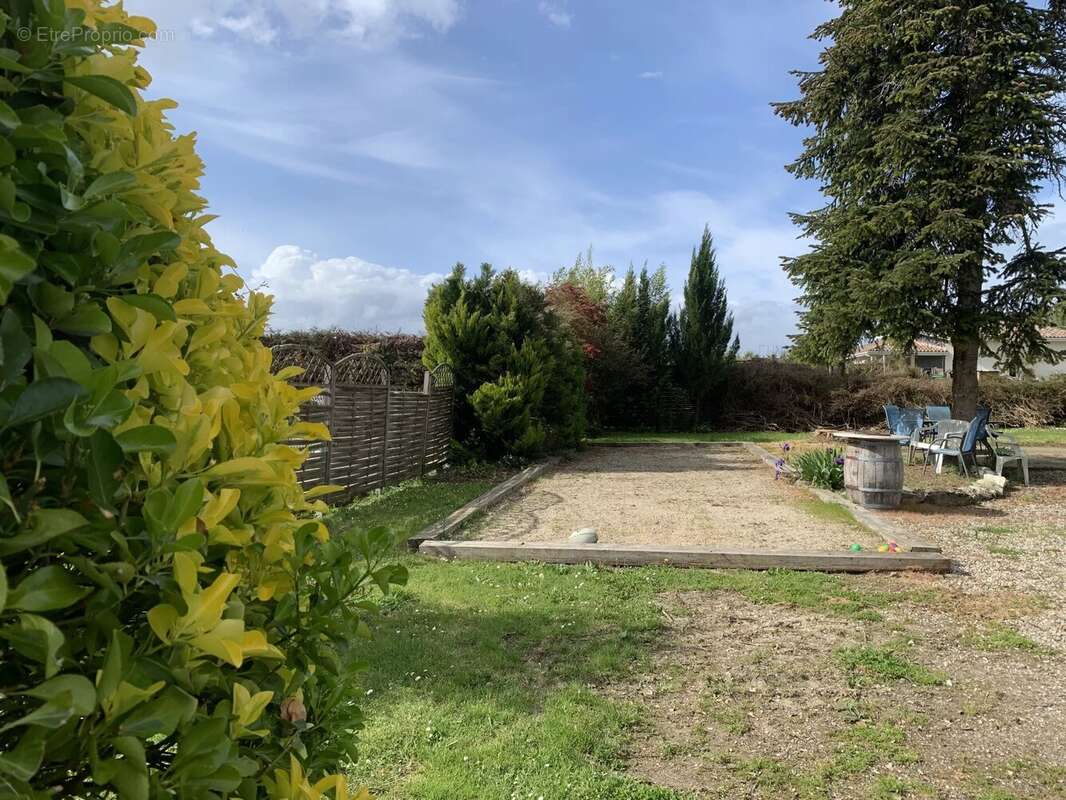 Ensemble en pierre de 3 logements et 2 piscines - photo 16
