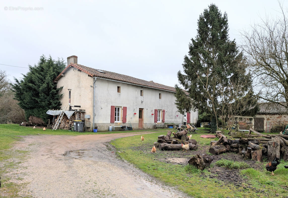 Maison à AVAILLES-LIMOUZINE