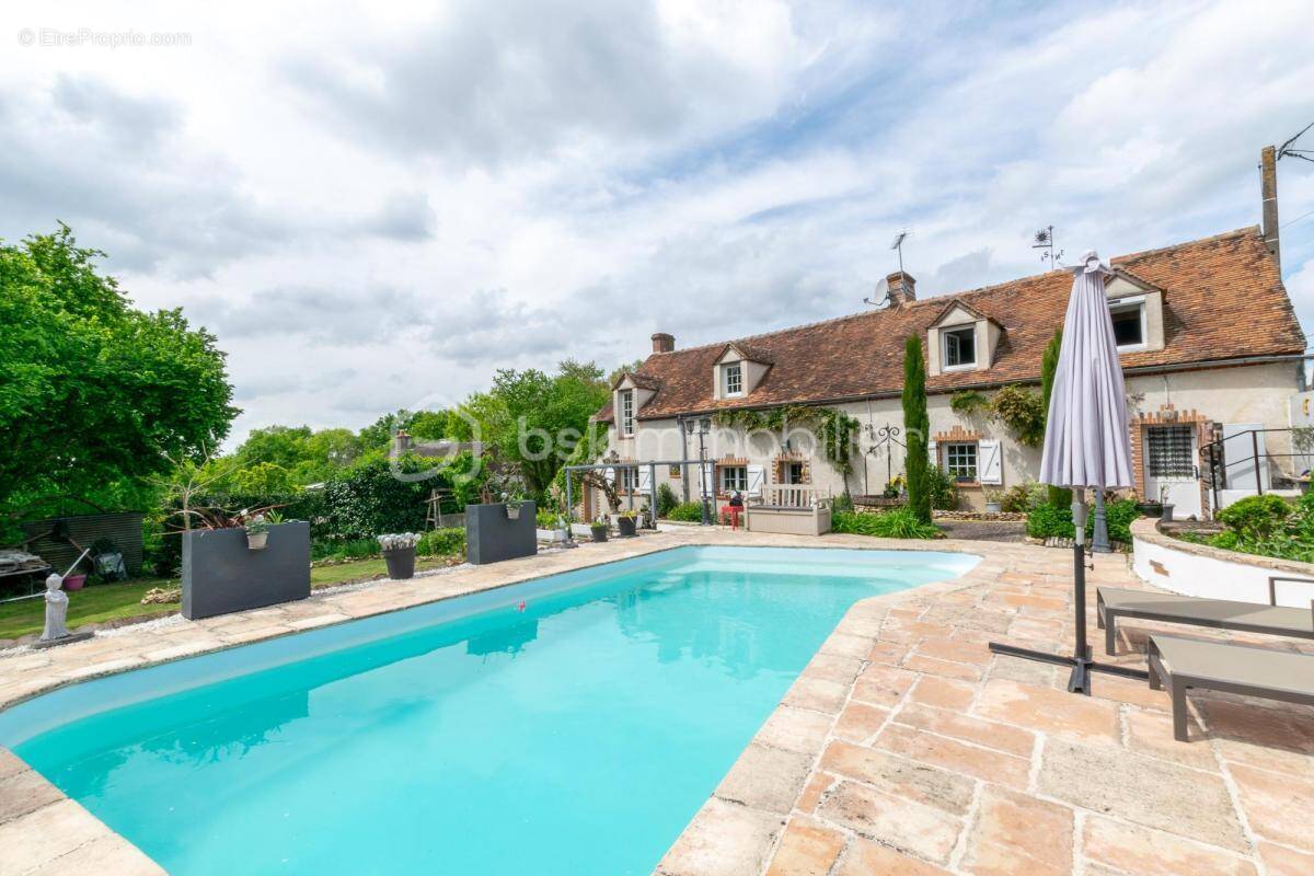 Maison à LES BORDES