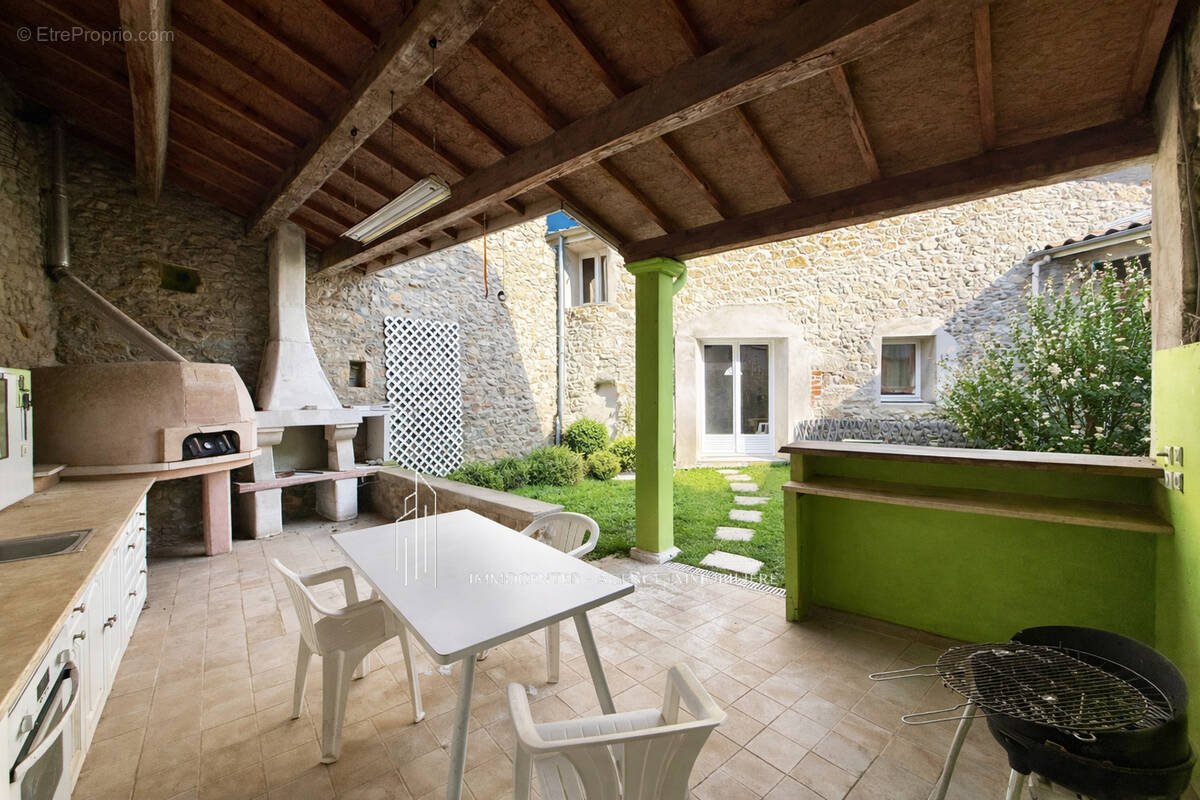 Maison à SAINT-JEAN-DE-MUZOLS