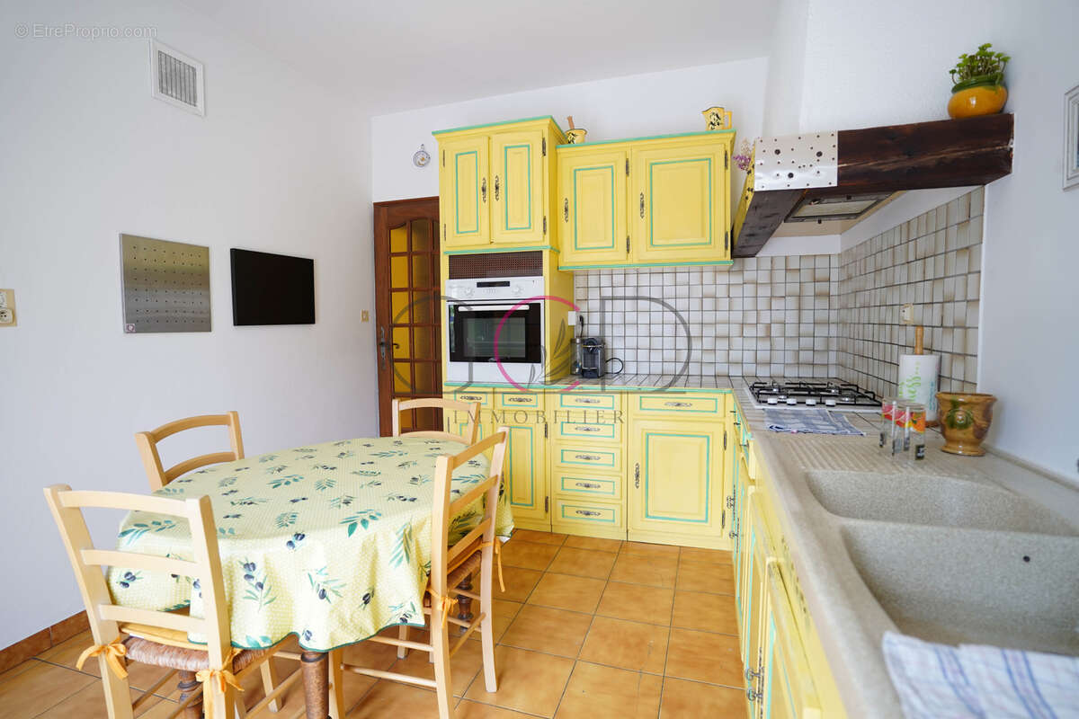 Maison à VENTABREN