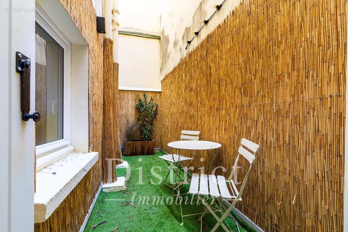 Hôtel de Ville - Rambuteau / Appartement rénové de 45 m² avec terrasse - photo 2