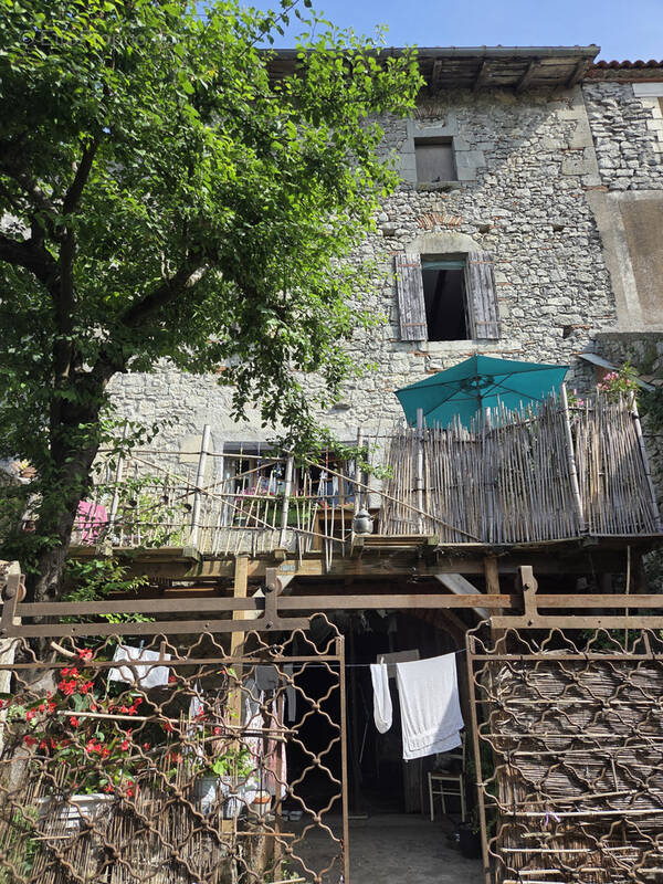 Maison à SAINT-PASTOUR