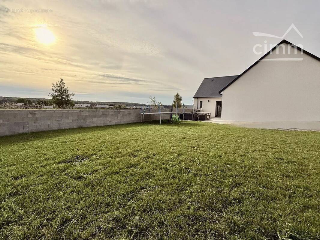 Maison à SAINT-SULPICE-DE-POMMERAY