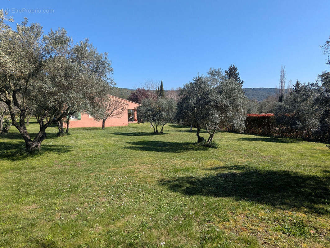 Maison à VILLECROZE