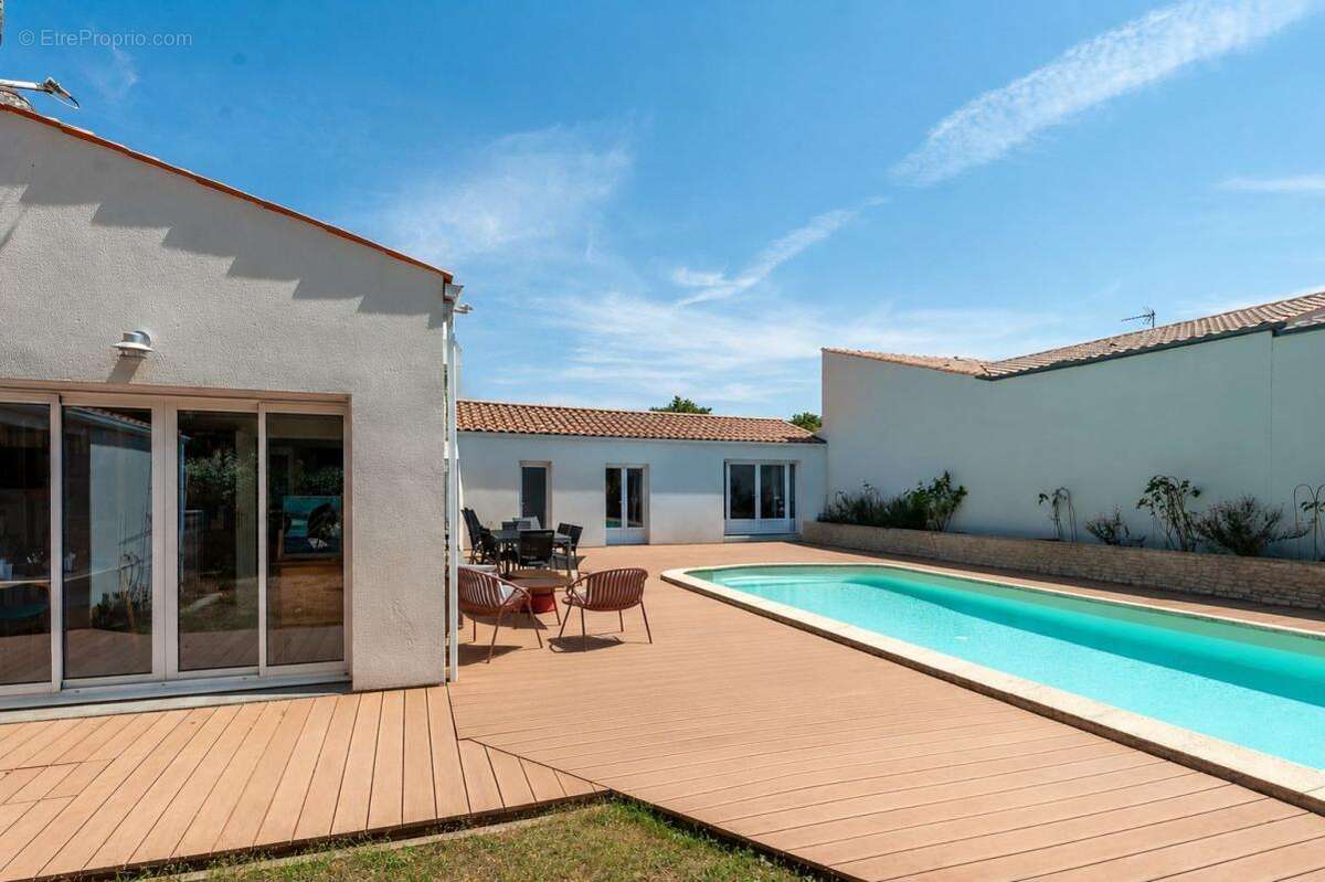 Nieul sur Mer - Maison plain-pied 153 m² - 4 chambres - garage - piscine - photo 4