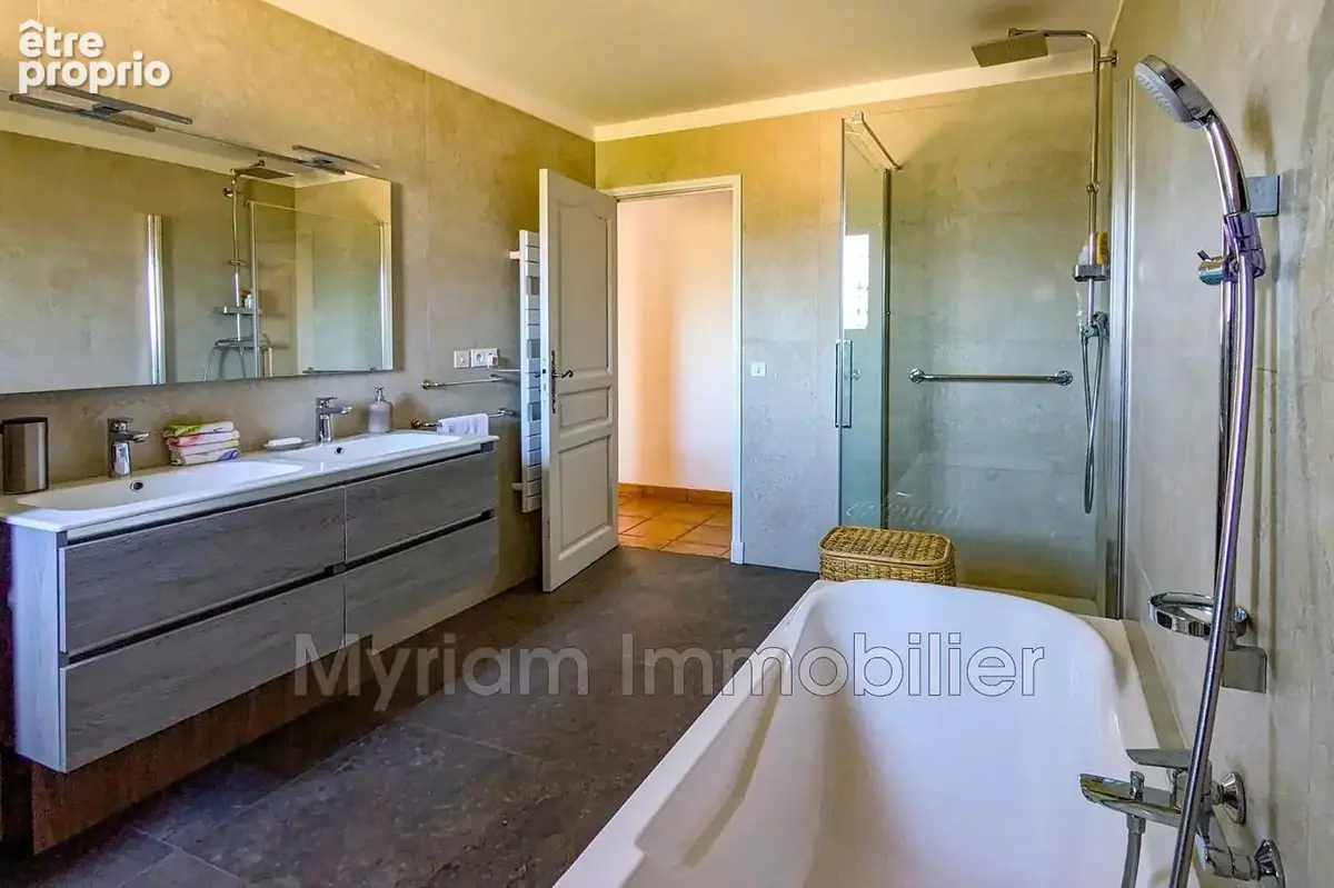 Maison 5 pièces 265 m² à vendre à Peymeinade (06530) - photo 8