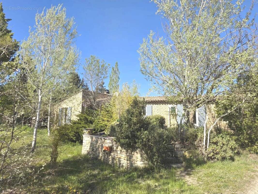 Maison à GORDES