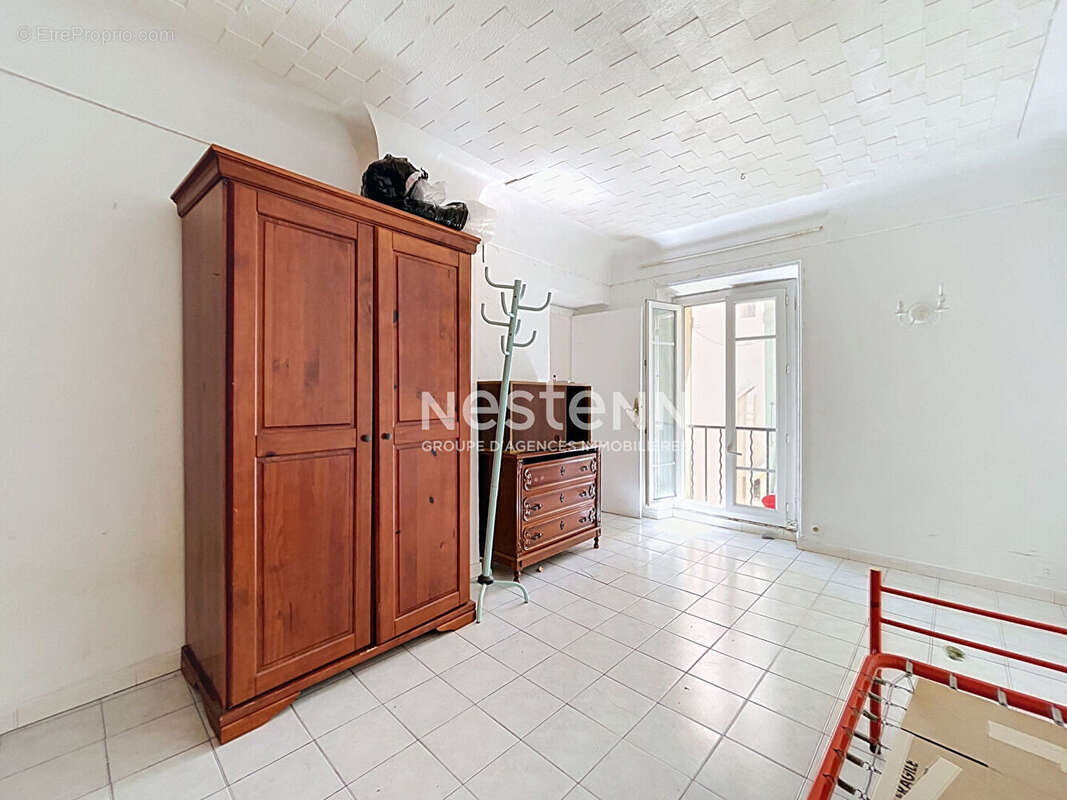 Golfe juan - 27 m2 -2p- centre ville - a refaire- sud -1 min de la mer - photo 3